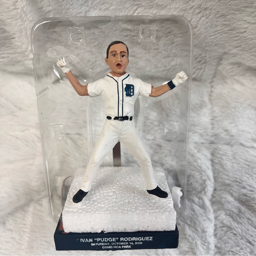 VINTAGE DETROIT TIGERS Ivan "PUDGE" Rodriguez 2006 American League Championship